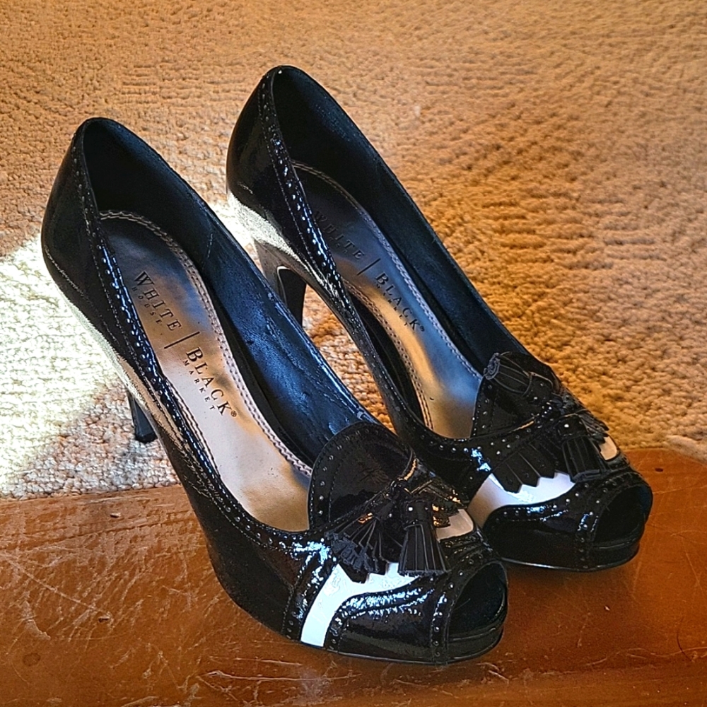 Womens size 8.5 black and white stilettos